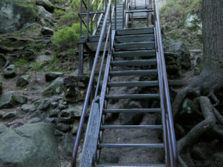 Teplickie Skały - schody na Strzemię