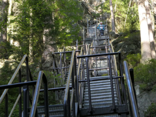 Teplickie Skały - schody na Strzemię