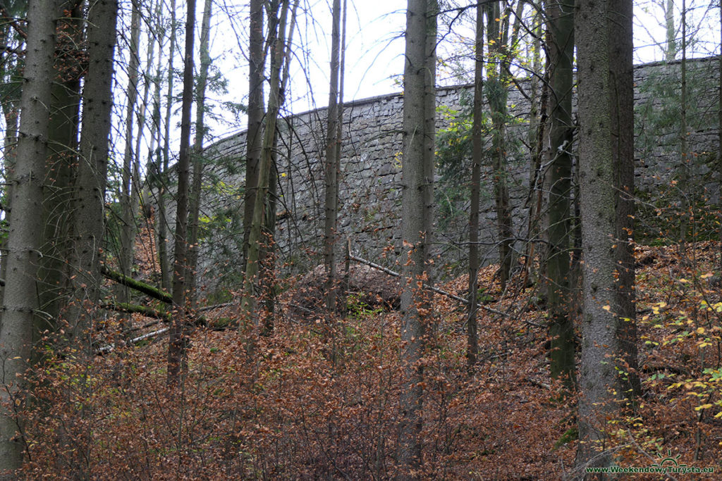 Mur oporowy Zakrętu Ścierci