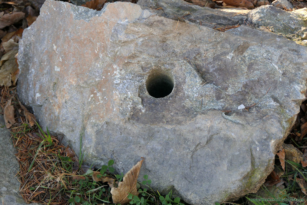 Wysoki Kamień - pozostałości po odstrzałach skał