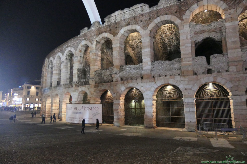 Werona nocą Arena di Verona