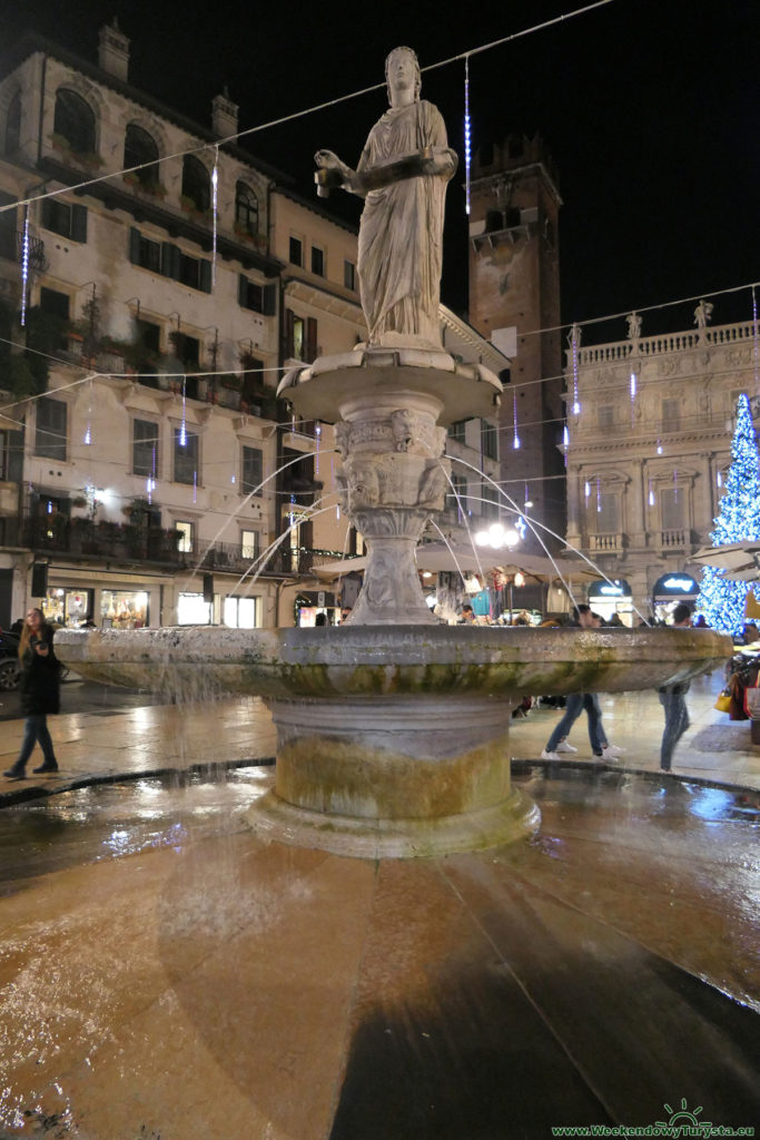 Werona nocą - Piazza Delle Erbe