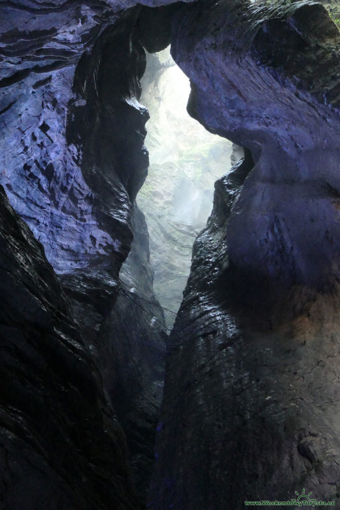  Wodospad  Cascata Varone   - dolna jaskinia