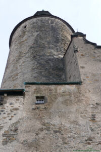 Widok od steony wejści na zamek