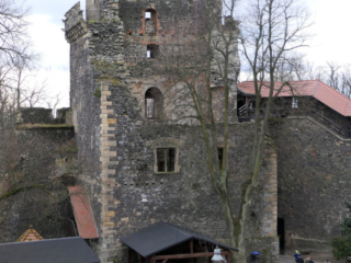 Zamek Grodziec - widok na dziedziniec