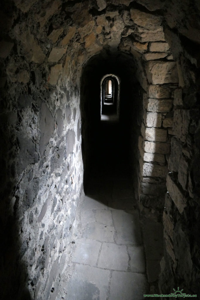 Zamek Grodziec - korytarze w murach