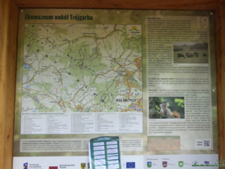 Na szlaku na Trójgarb - tablica informacyjna