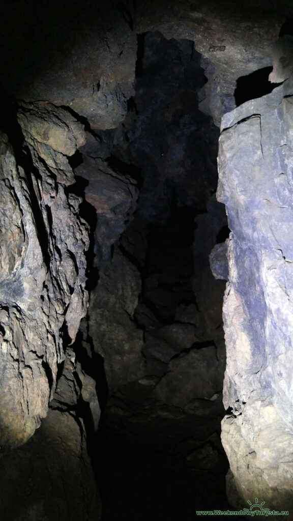 Jaskinie Kochanowskie - wąski przesmyk