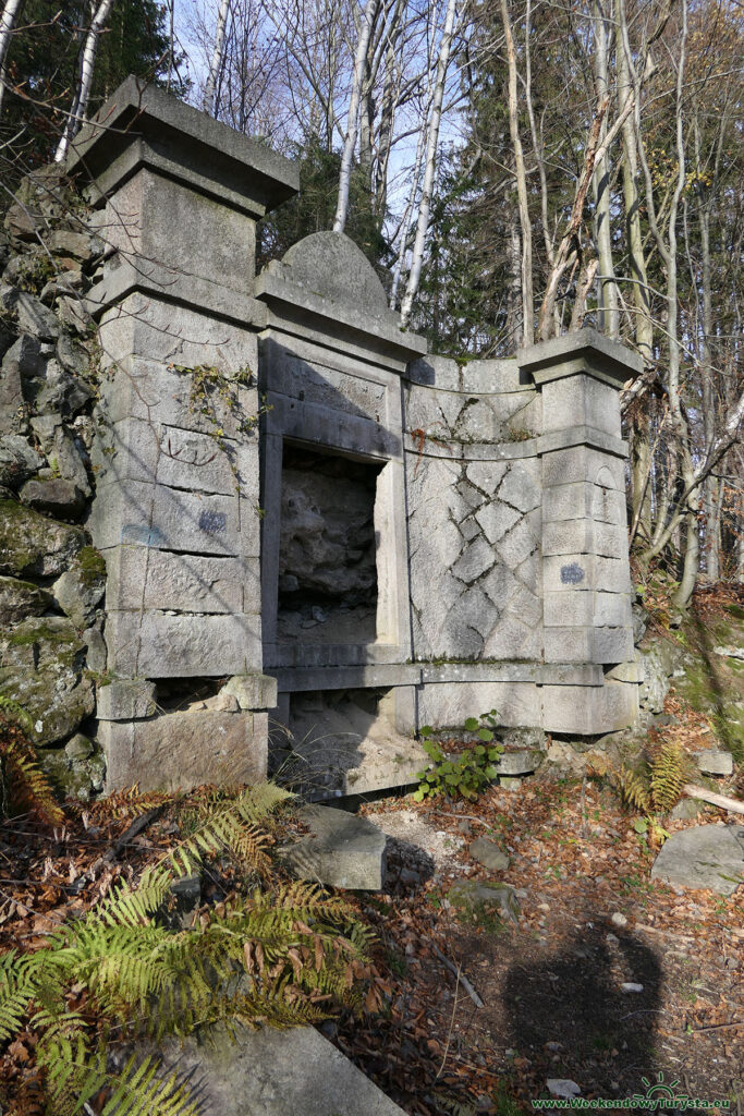 Ruiny pomnika hrabiego Helmuta von Moltke