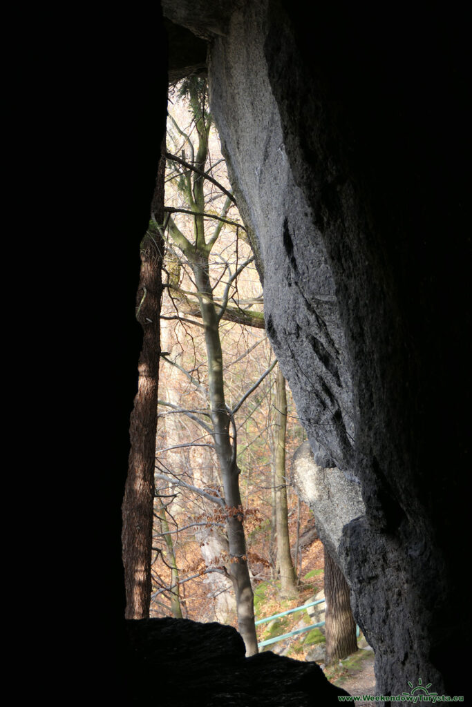 Góra Witosza - żółty szlak - jaskinia