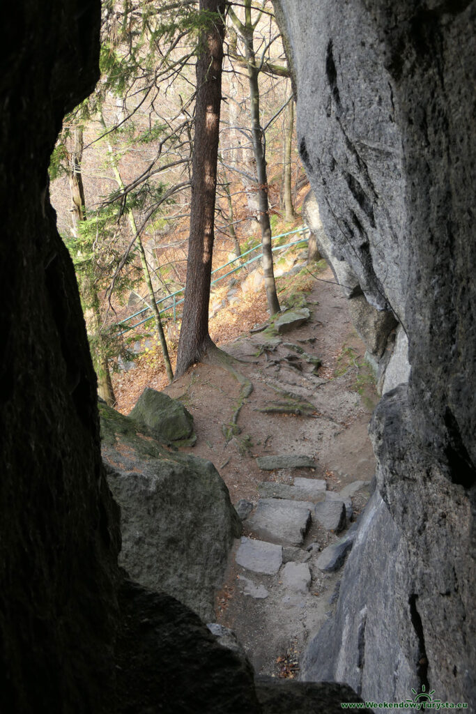 Góra Witosza - żółty szlak - jaskinia