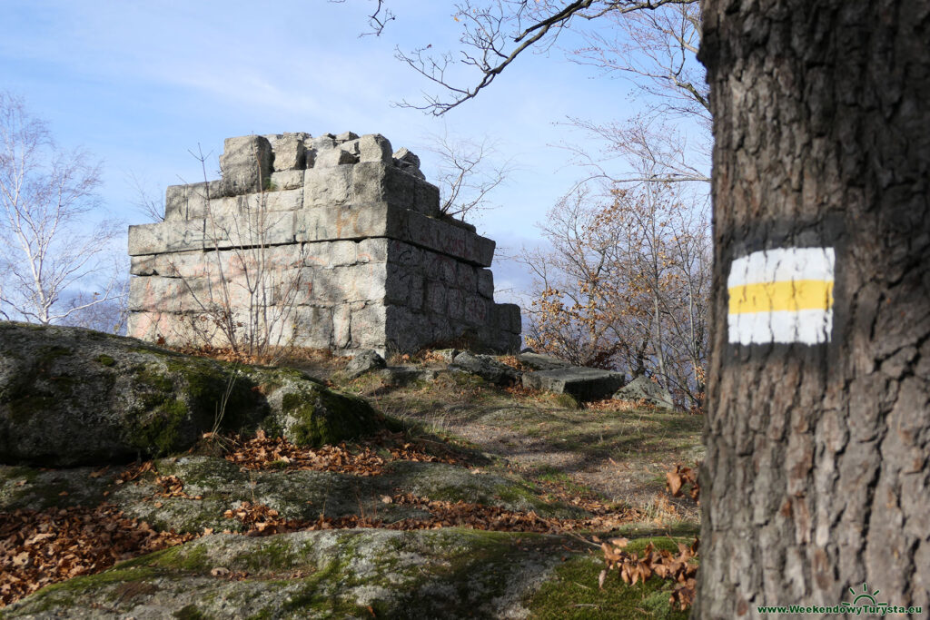 Góra Witosza - żółty szlak - ruiny pomnika Bismarka