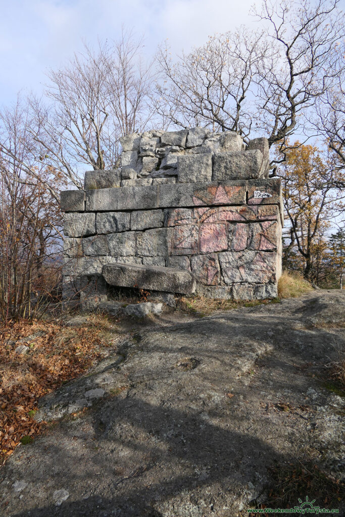 Góra Witosza - żółty szlak - ruiny wieży Bismarka