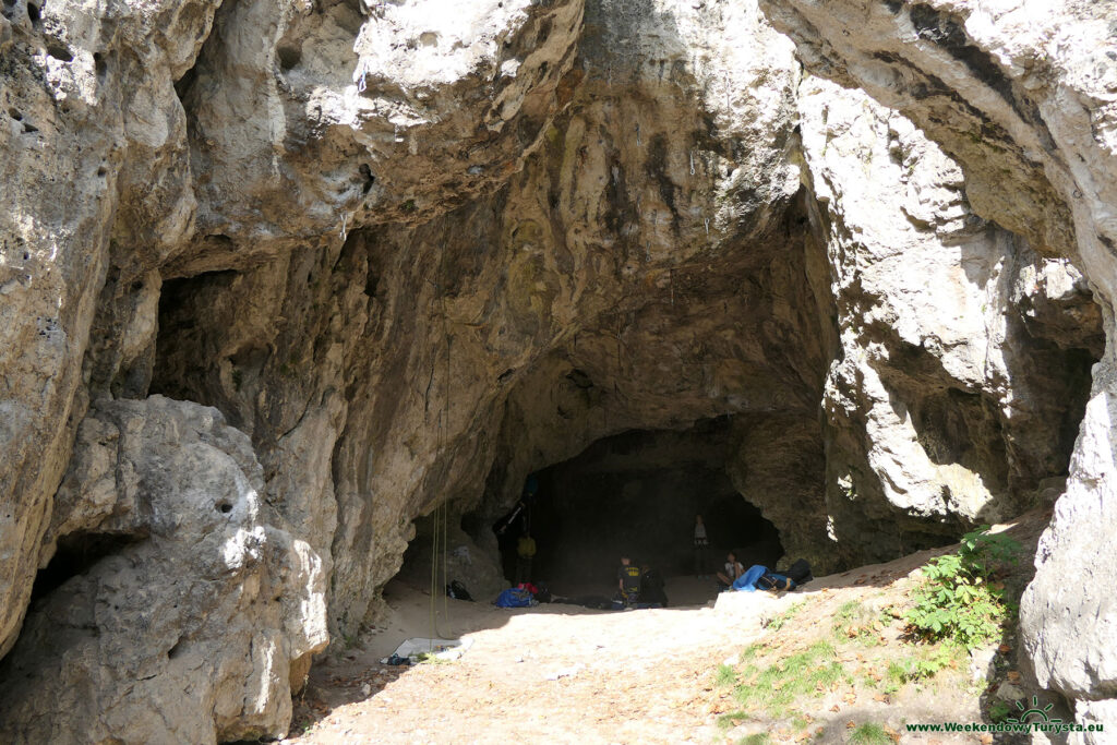 Dojście do Jaskini Wierzchowskiej Dolnej
