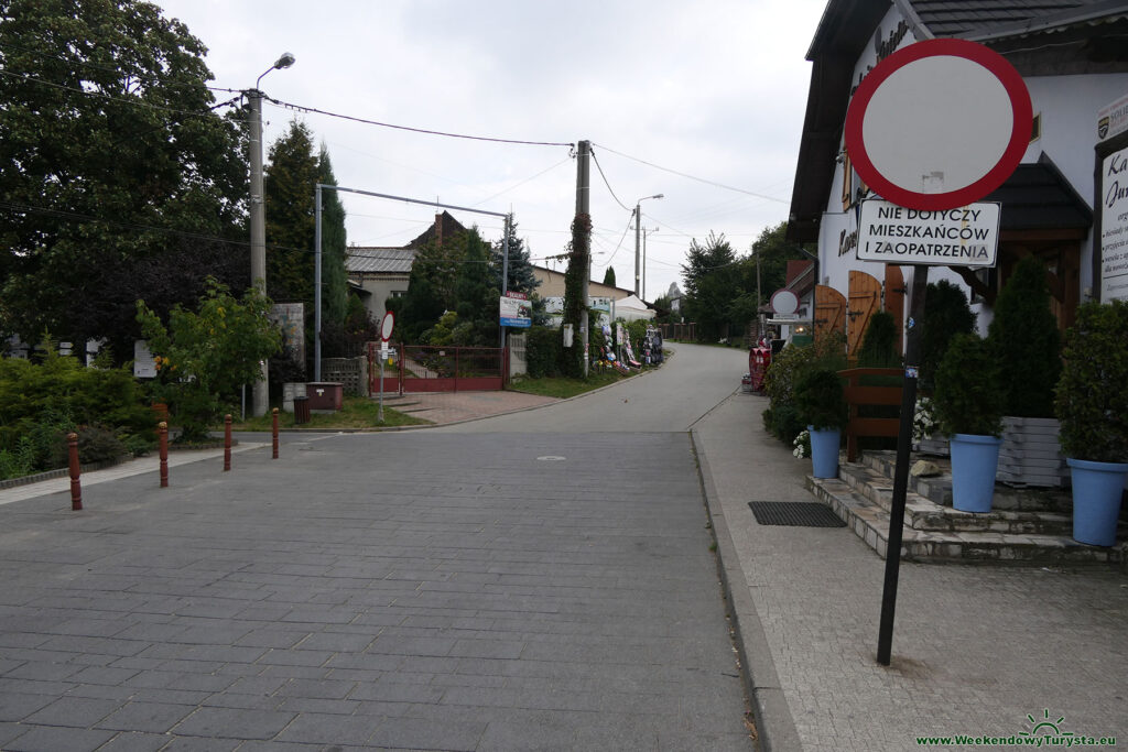 Ulica prowadząca do Zamku Ogrodzieniec