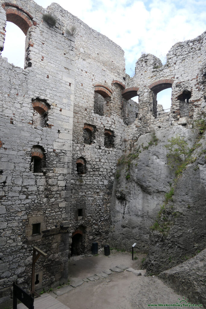 Zamek Ogrodzieniec w Podzamczu - wnętrze