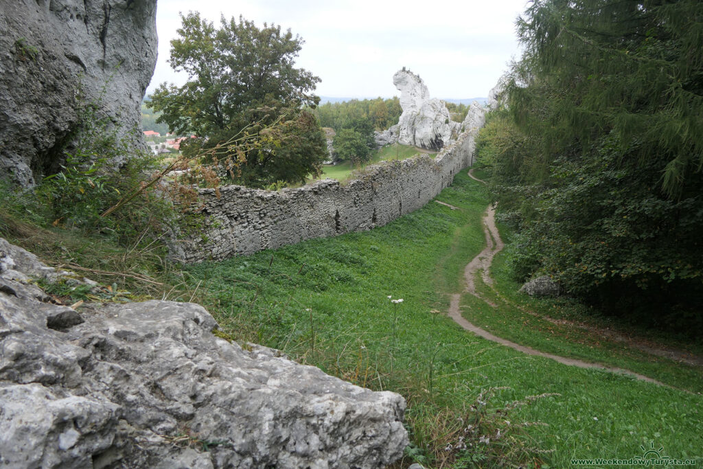 Zamek Ogrodzieniec w Podzamczu - mury zamkowe