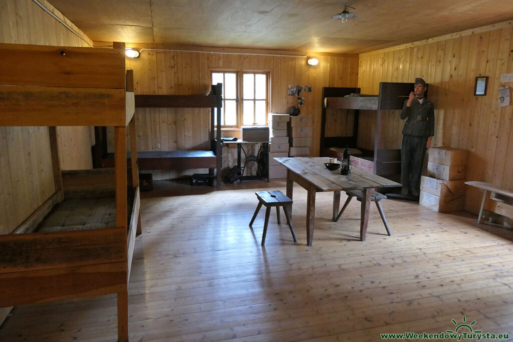 Wnętrze baraku dla jeńców - Muzeum Obozów Jenieckich Żagań