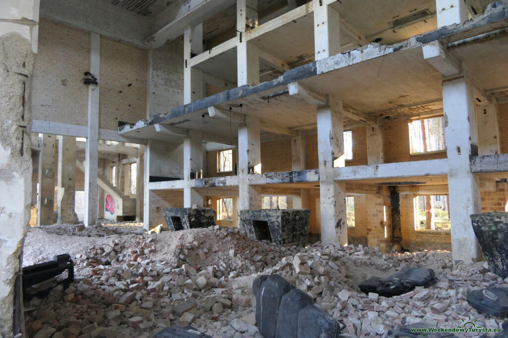 Fabryka materiałów wybuchowych - Wnętrze jednego z budynków