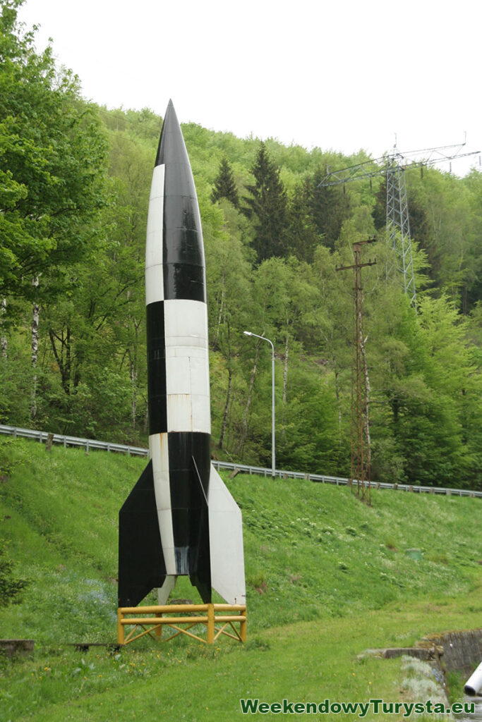 Makieta rakiety V-2 przed Sztolniami Walimskimi - wypad w Góry Sowie