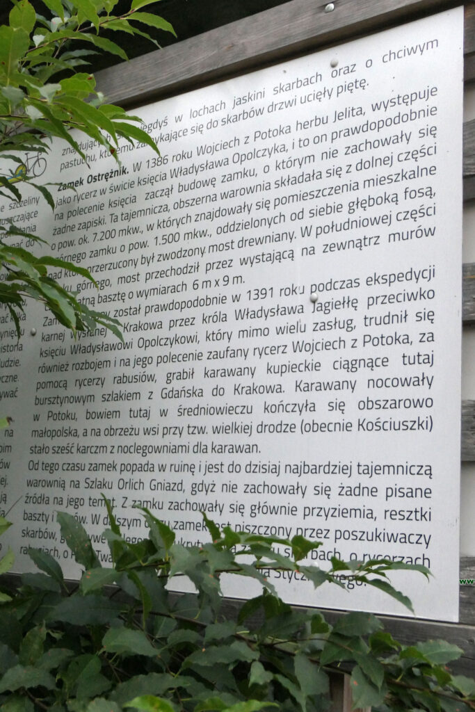 Okolice Zamku Ostręznik - tablice informacyjne