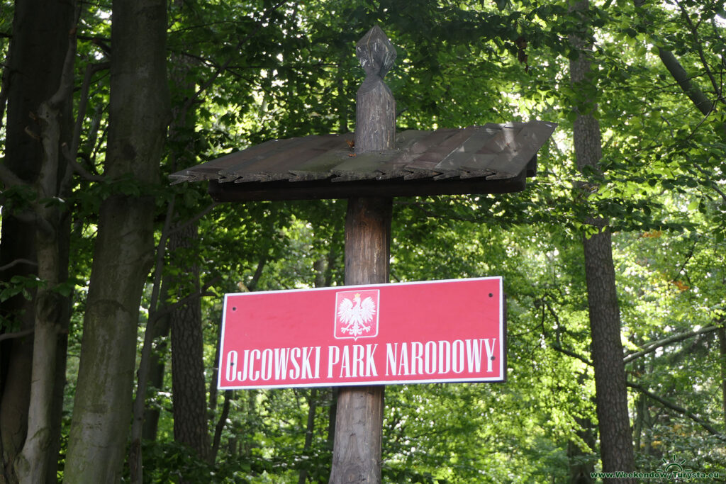 Wejście od Ojcowskiego Parku Narodowego