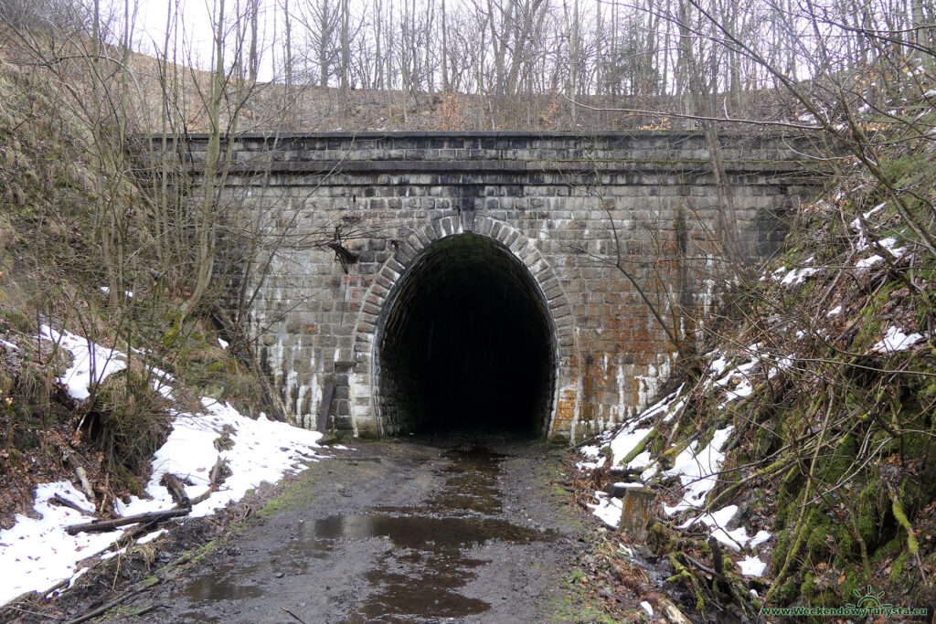 Tunel pod Przełączą Kowarską - Wjazd do tunelu od strony Kowar