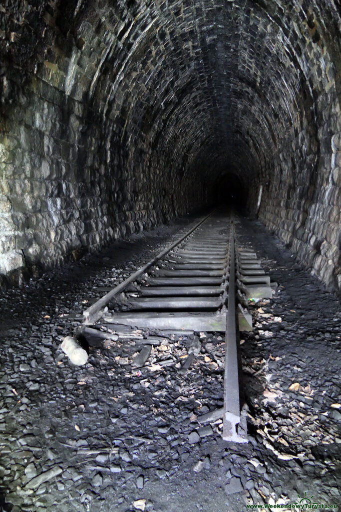 Tunel pod Przełączą Kowarską - rozebrane torowisko