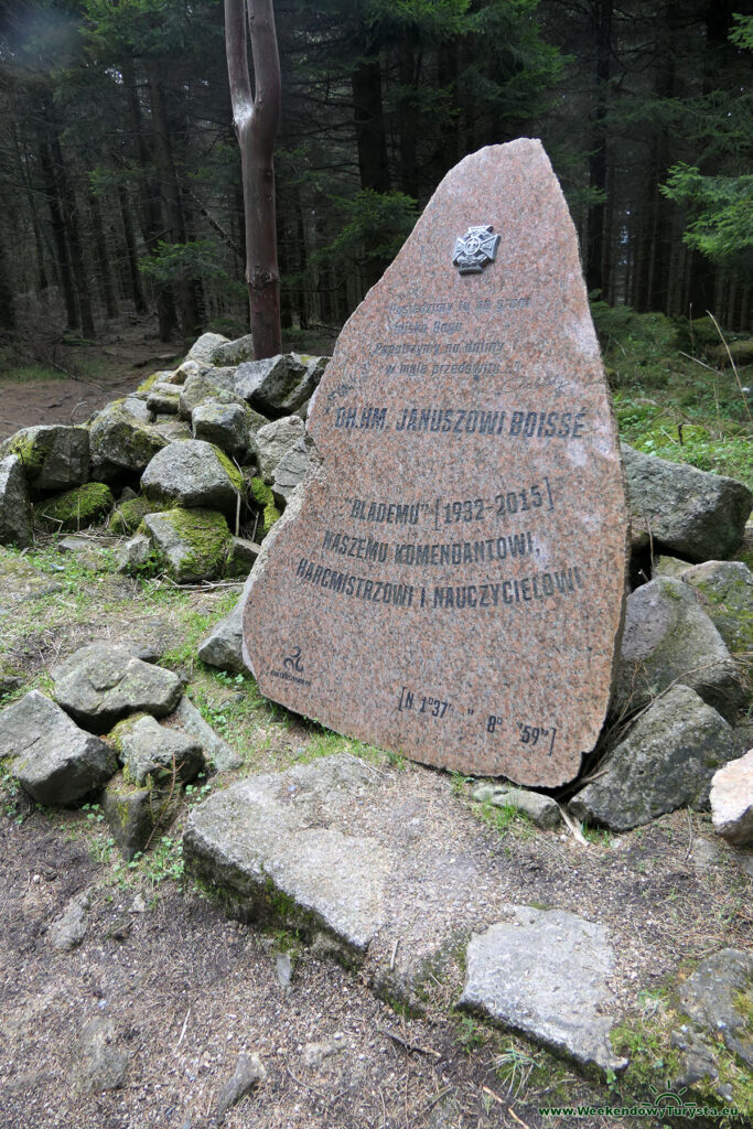 Czerwony Szlak na Ostrą Małą - Pomnik Janusza Boisse