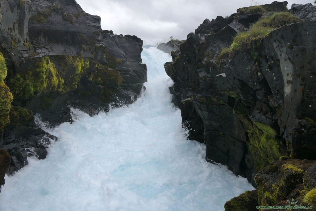 Wodospad Hlauptungufoss na Islandii