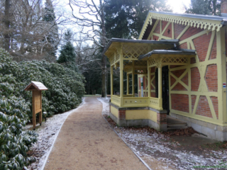 Czerwony Szlak w kierunku zamku Valdstejn - ogród dendrologiczny Arboretum Bukovina