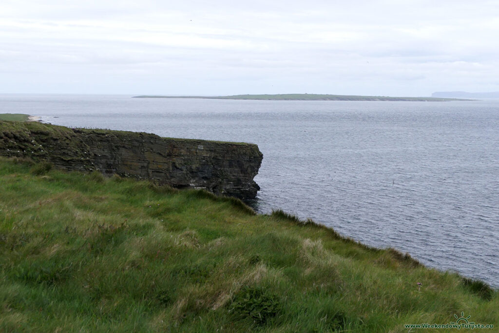 Wybrzeże Szkocji w okolicy latarni morskiej Duncansby