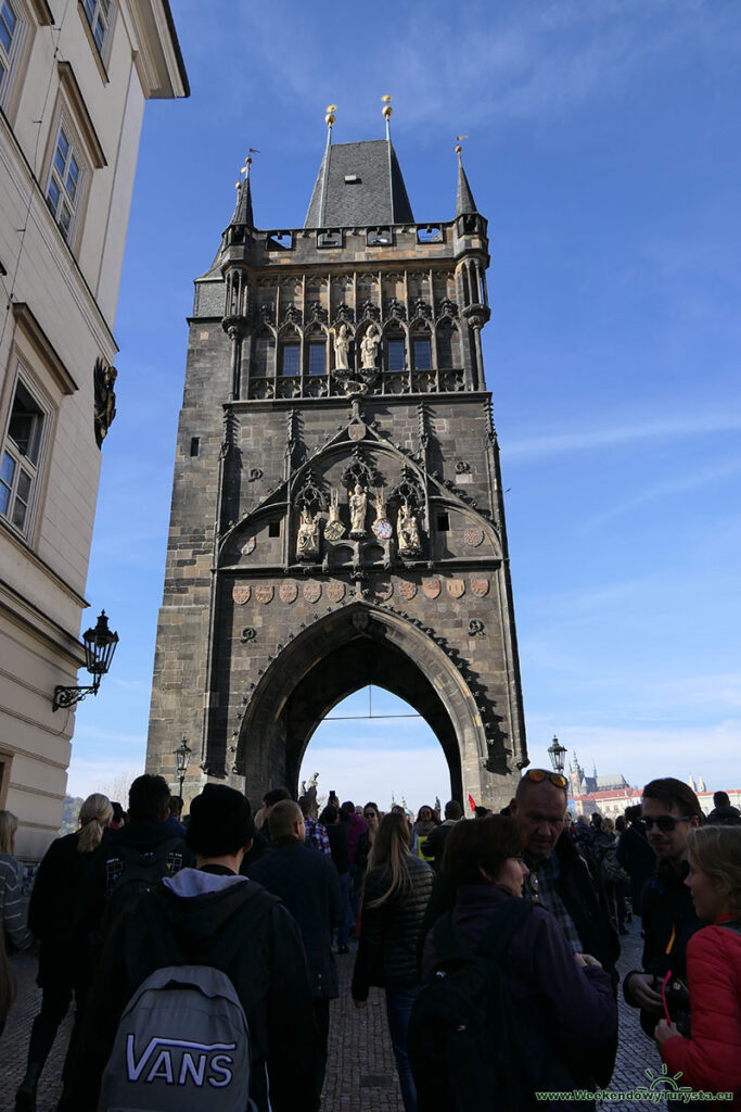 Brama przy Moście Karola