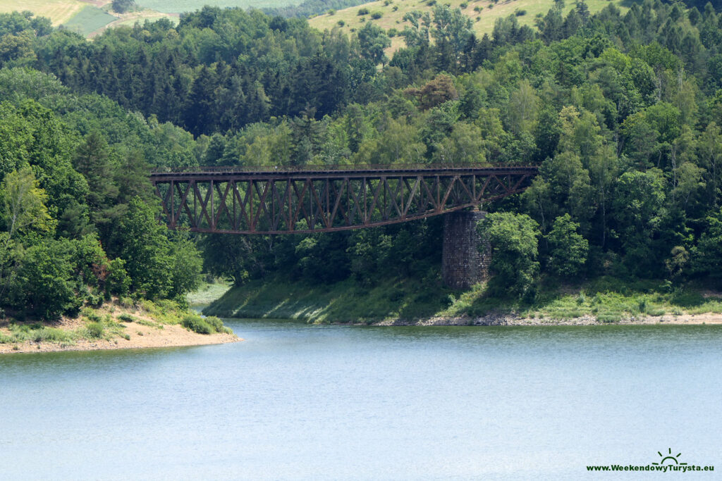 Most kolejowy nad zalewem w Pilchowicach