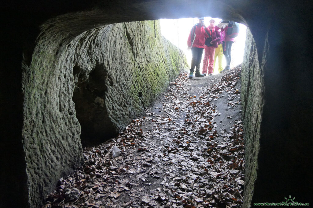 Jaskinia koło zamku Mala Skala