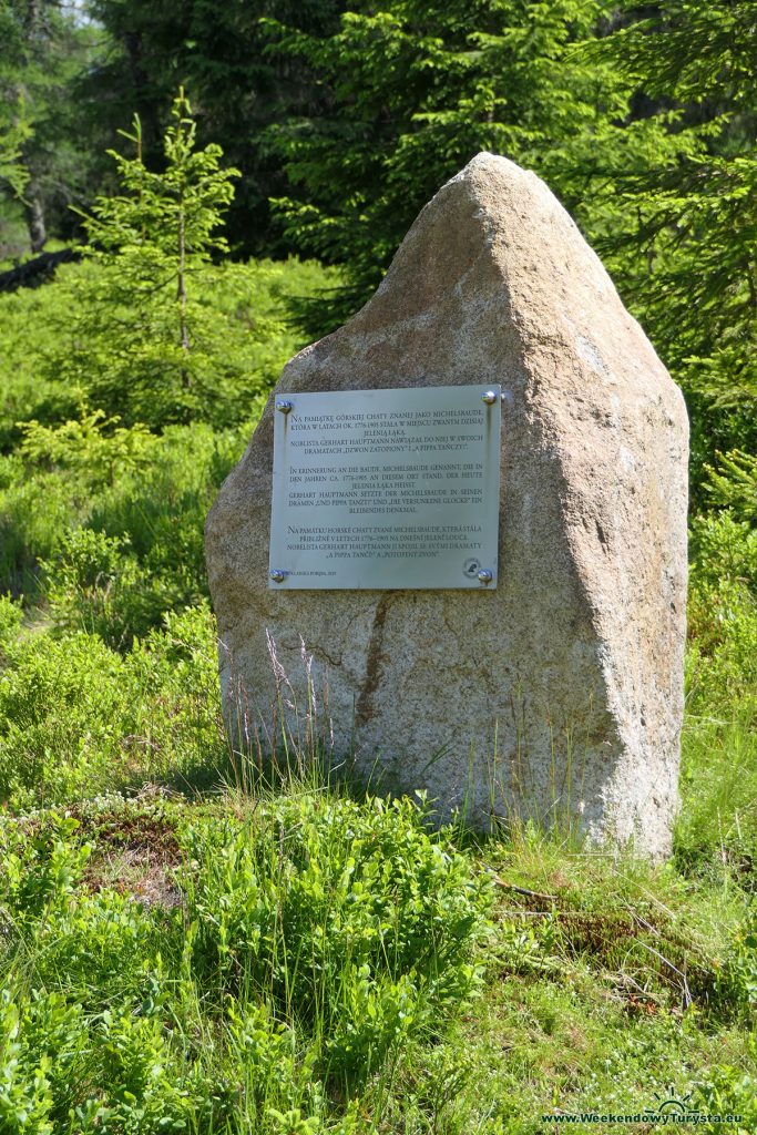Kamień pamiątkowy na Jeleniej Łące - Góry Izerskie szlaki