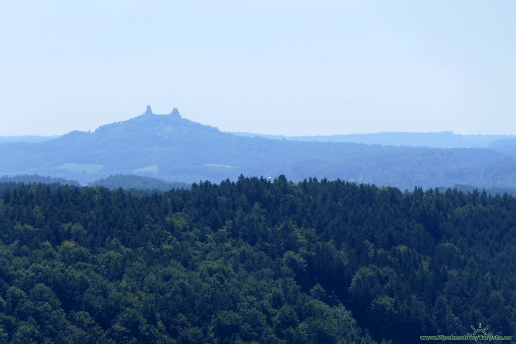 Zamek Trosky i panorama okolicy