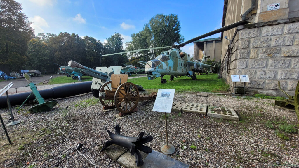 Śmigłowiec szturmowy Mi-24 - Muzeum Wojska Polskiego w Warszawie