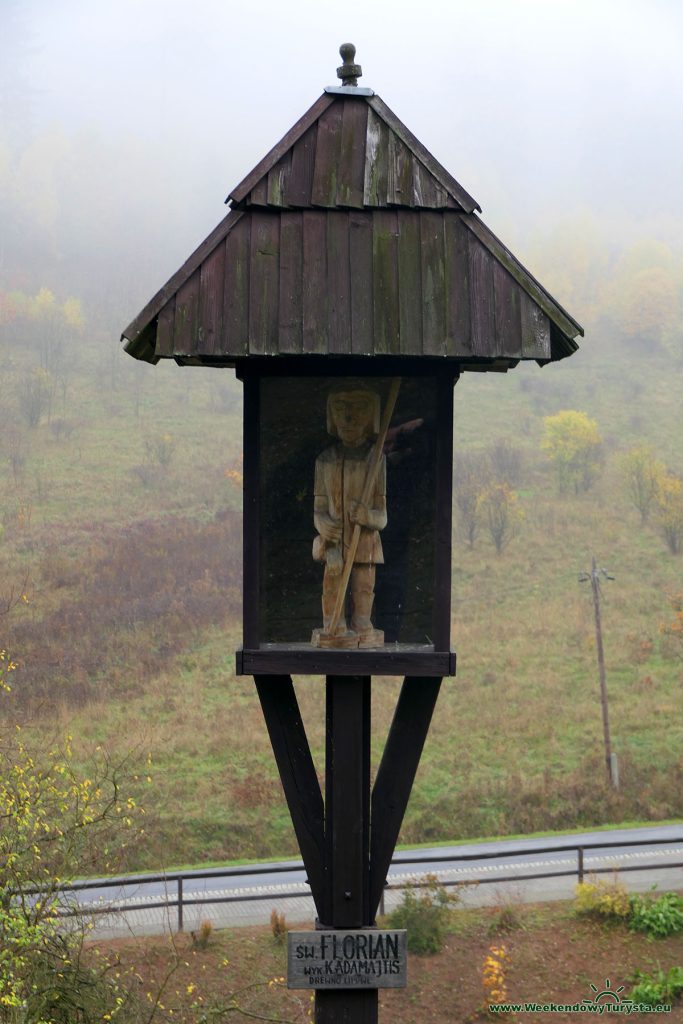 Skansen Pstrążna - figura św. Floriana