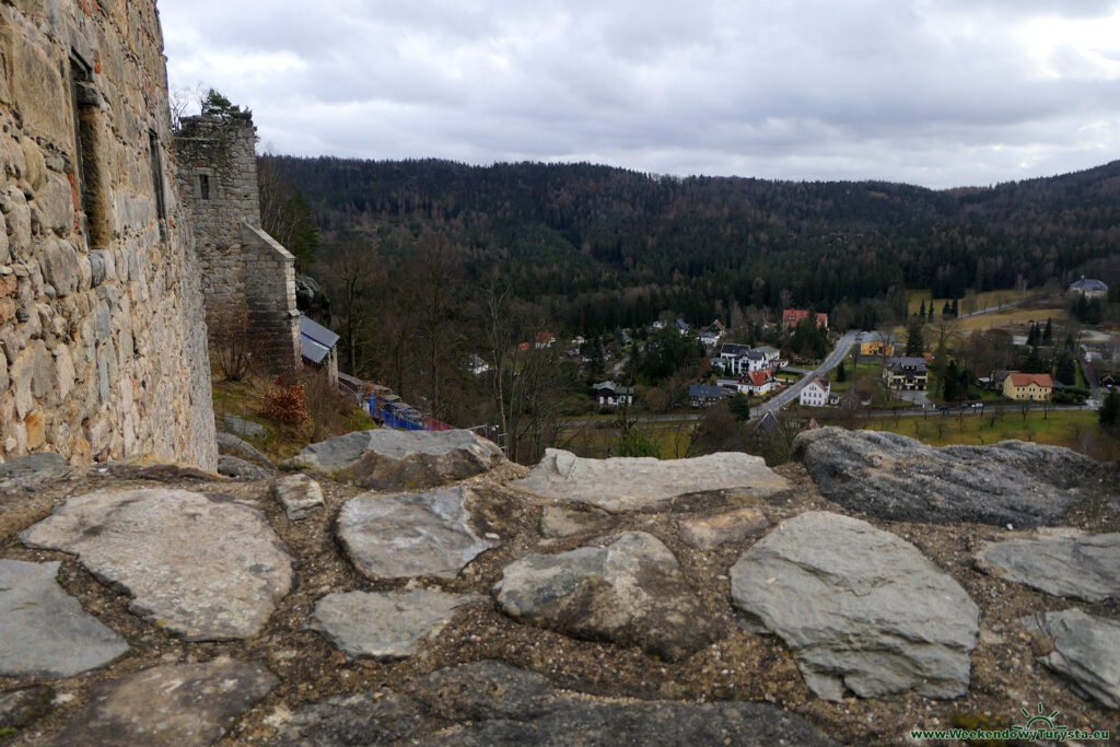 Zamek Oybin - widok na miasteczko