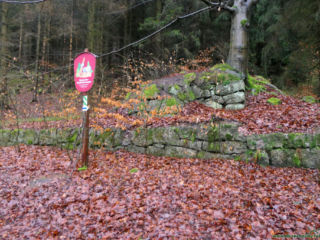 Szlak do dawnego kamieniołomu w Jonsdorf - rampa do transportu kamieni młyńskich