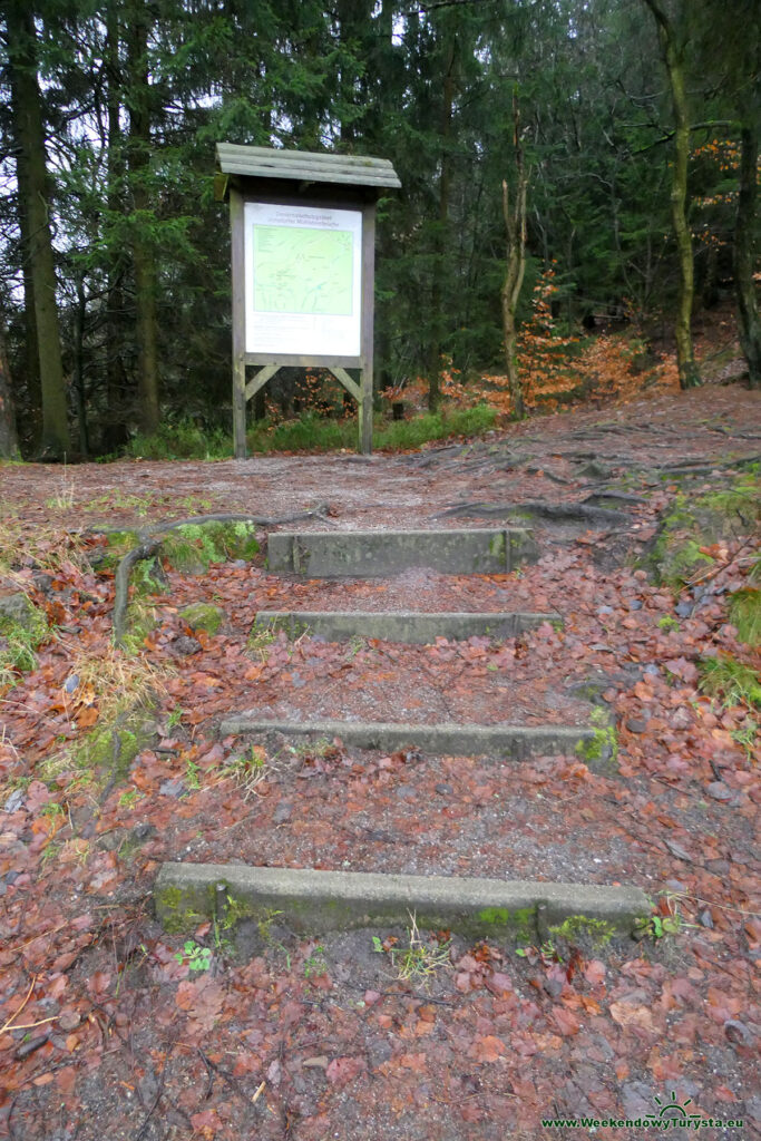 Szlak do dawnego kamieniołomu w Jonsdorf - plac sportowy