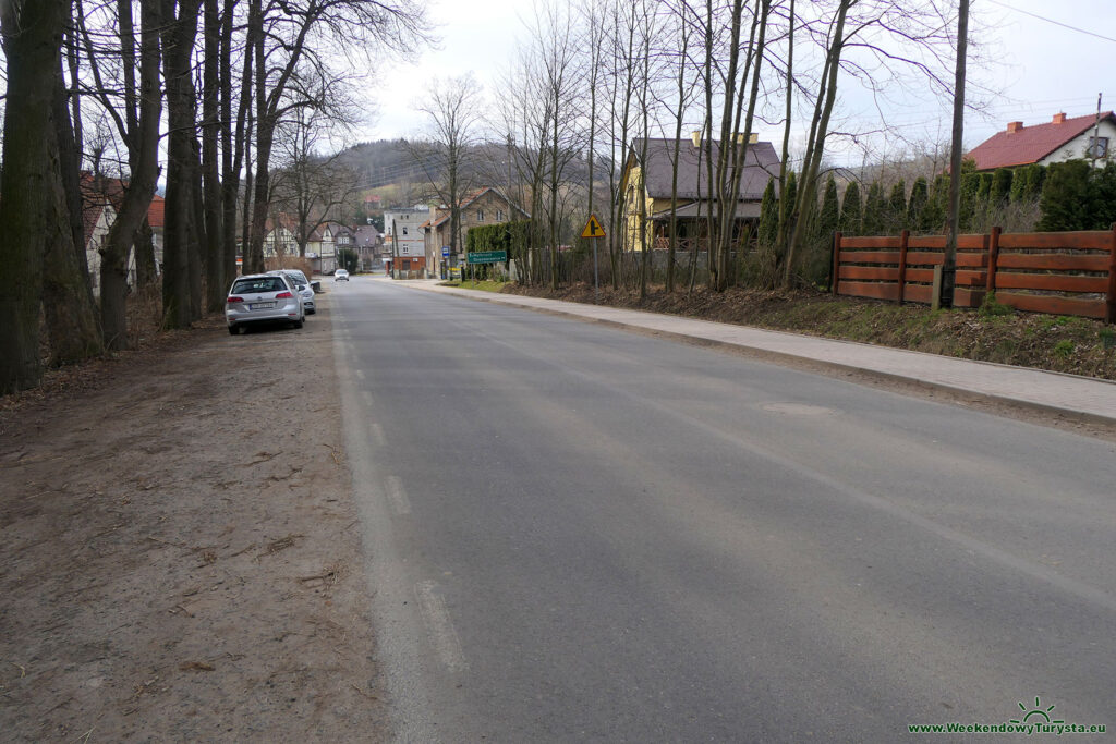 Parking pzy ulicy w Zagórzu Śląskim