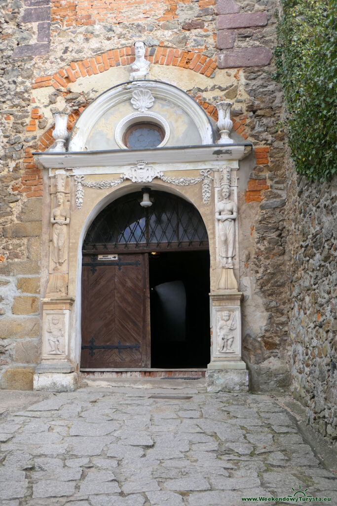 Zamek Grodno - wejście na zamek