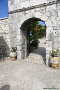 Pantokrator na Korfu - wejście do klasztoru