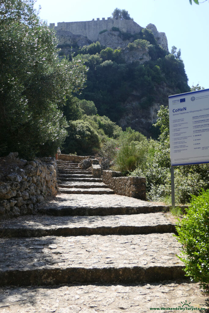 Szlak prowadzący na zamek