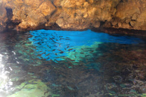 La Grotto - oko w skale pod wodą