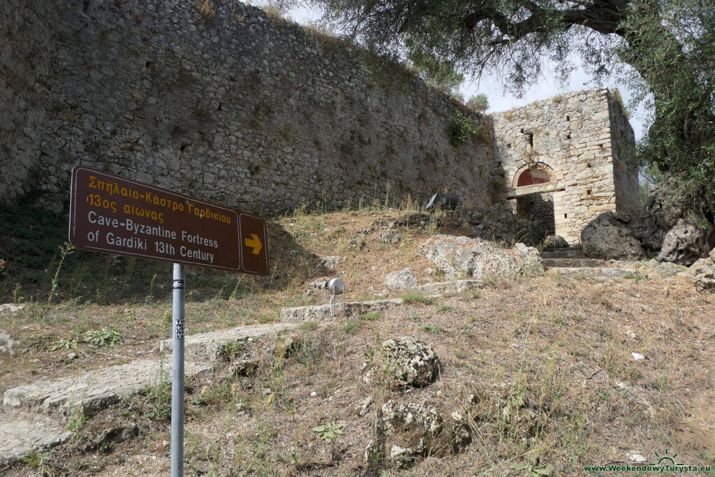 Zamek Gardiki - wejście