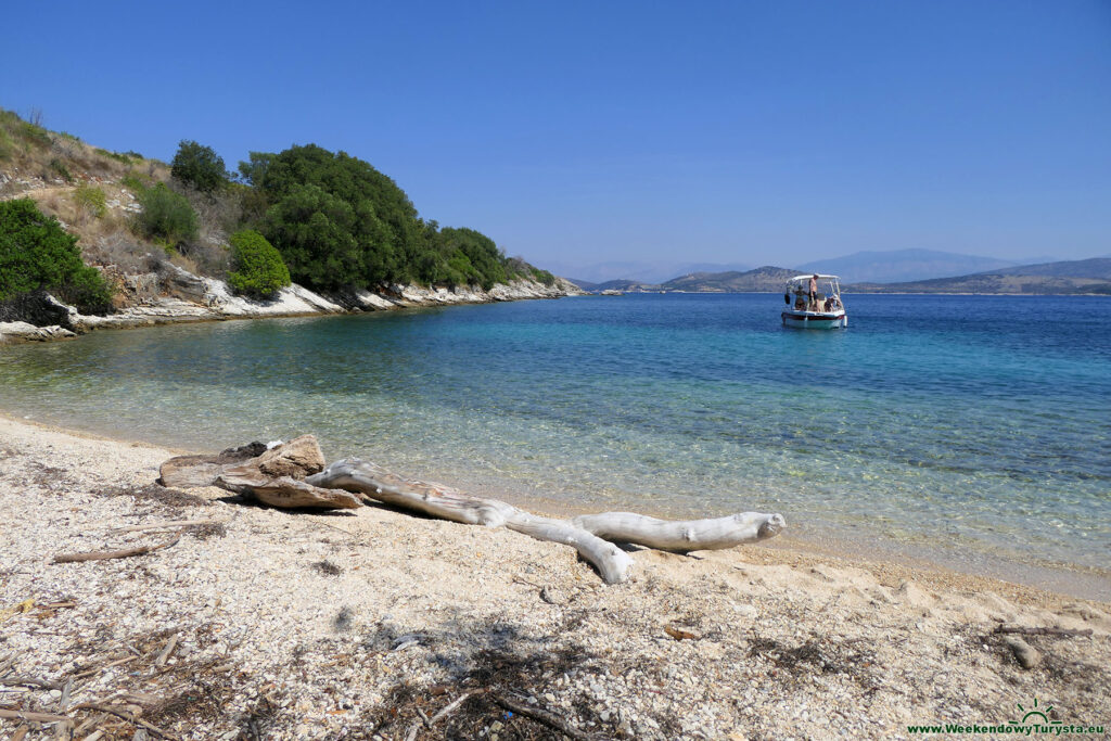 Kamieniste plaże na wschodnim Korfu