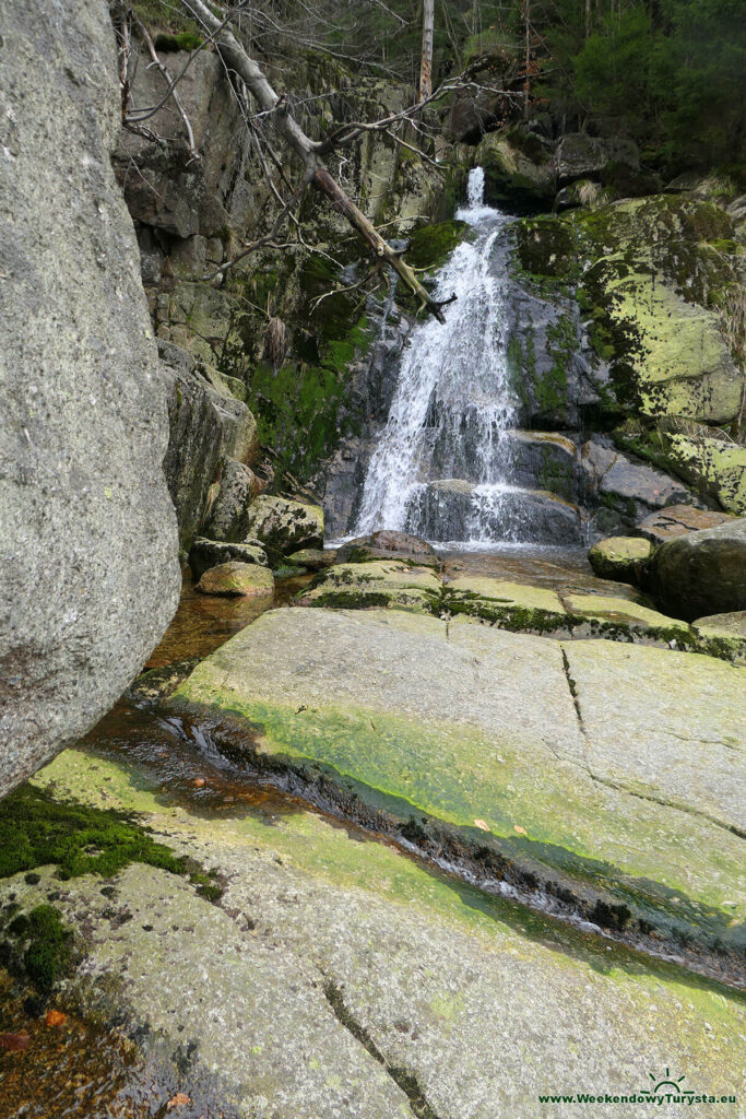 Największa kaskada wodospadu Velký Štolpich w Górach Izerskich